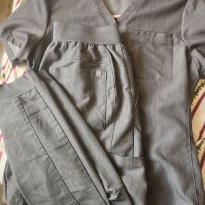 Fabletics Gray Women's Scrub Set